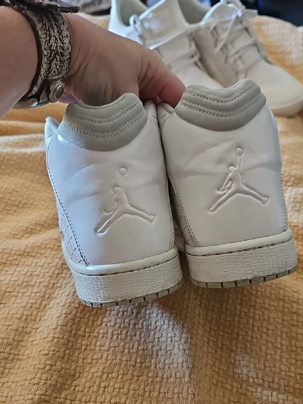 STUNNING Air Jordan Illusion White Gray